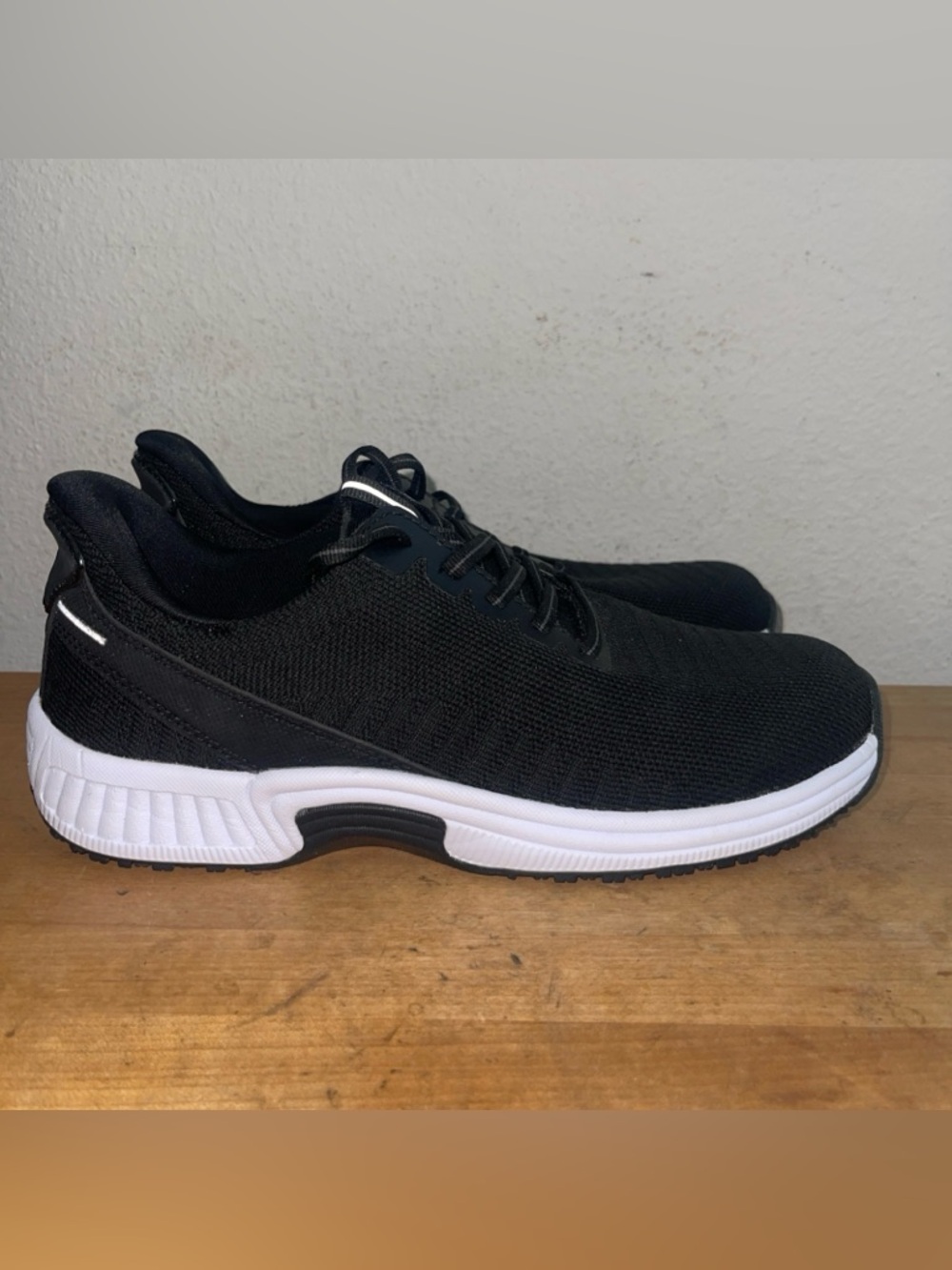 Orthofeet Women's Black Knit Lace-Up Sneakers with White Sole sz 8